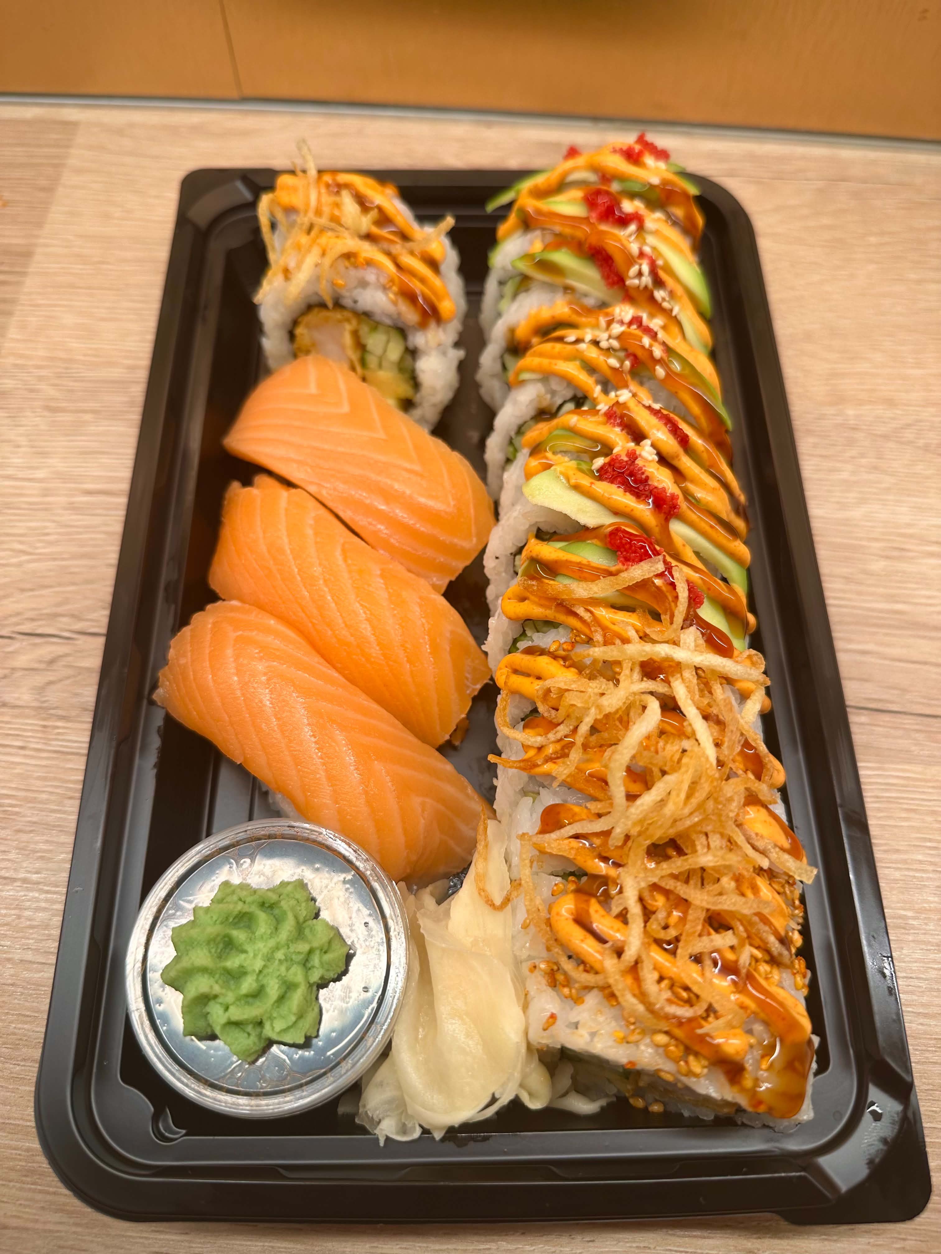 Nigiri, California roll dragonroll tempura