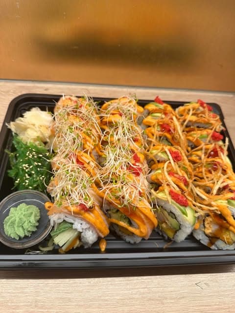 Dragon roll Tempura og Flambert laks